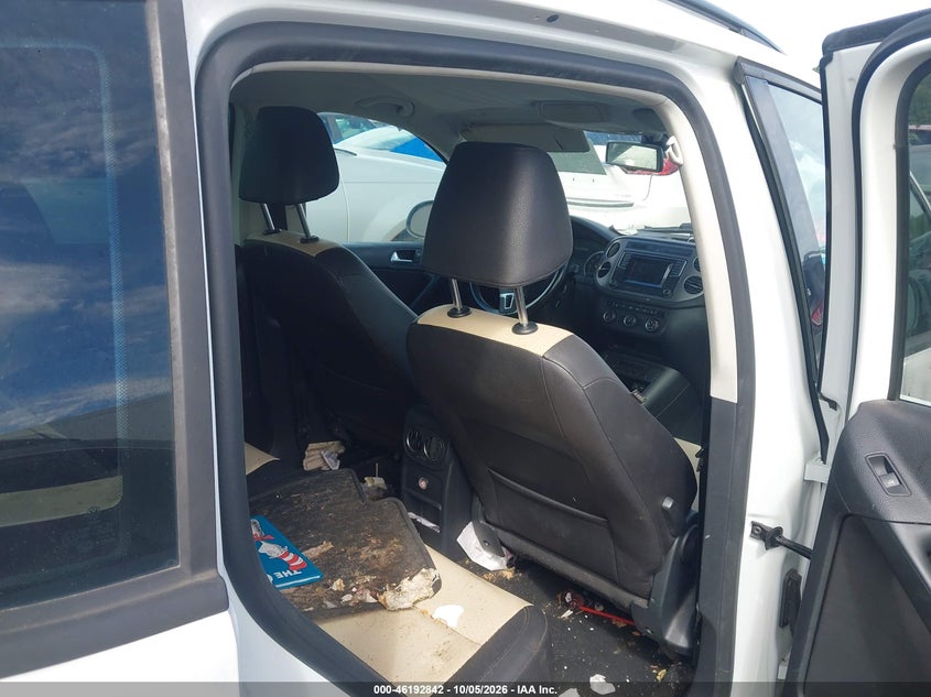 VOLKSWAGEN TIGUAN 2016 VIN WVGAV7AX2GW541564
