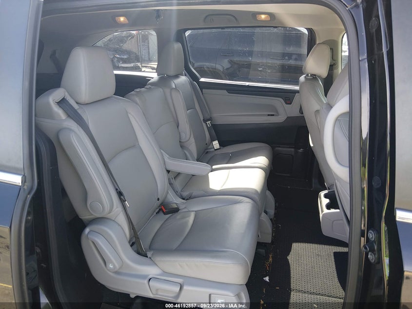 HONDA ODYSSEY 2018 VIN 5FNRL6H74JB056917