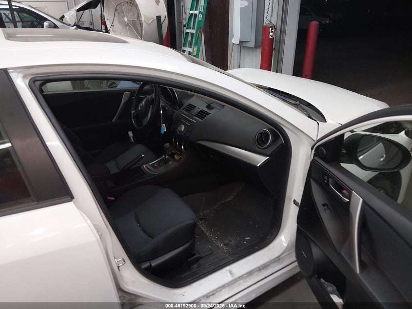 MAZDA MAZDA3 2011 VIN JM1BL1K65B1464163