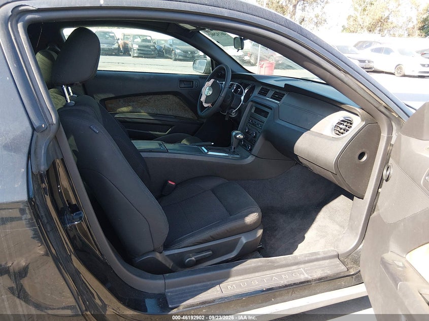 2011 FORD MUSTANG auction photo 5