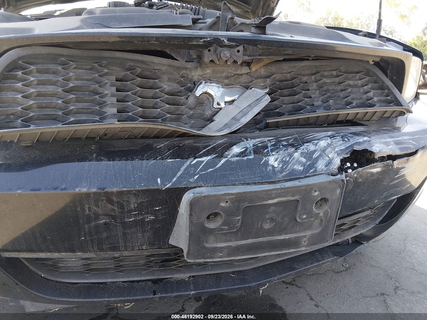 2011 FORD MUSTANG auction photo 6