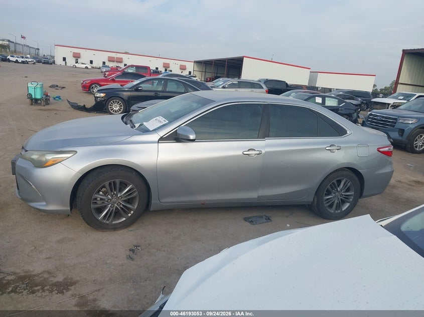 TOYOTA CAMRY - zdjęcie 14