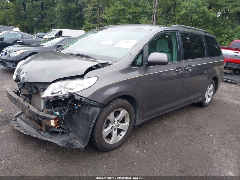 Vin: 5tdkk3dc2bs158932, lot: 46693057, toyota sienna le v6 20112