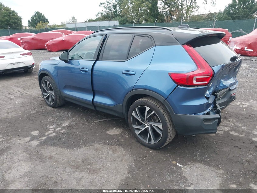 2021 VOLVO XC40 T5 R-DESIGN · Фото 3