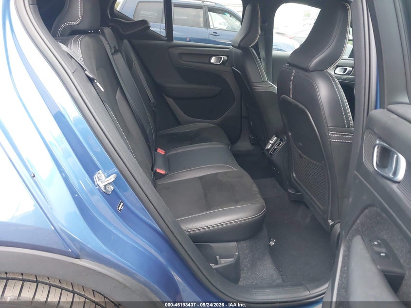 2021 VOLVO XC40 T5 R-DESIGN · Фото 8