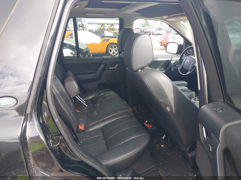 2011 LAND ROVER LR2 · Фото 8
