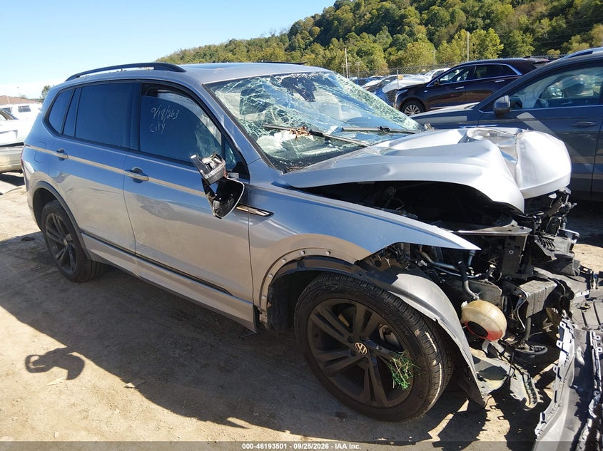 Vin: 3vv8b7ax4pm015823, lot: 46693385, volkswagen tiguan 2.0t se r-line black 2023 img_1