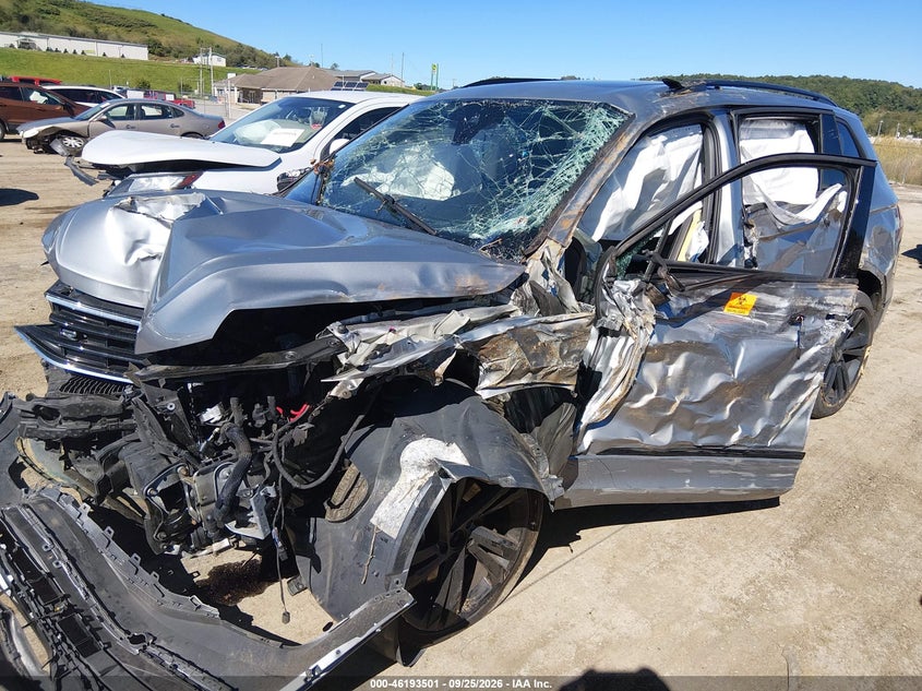 Vin: 3vv8b7ax4pm015823, lot: 46693385, volkswagen tiguan 2.0t se r-line black 20232