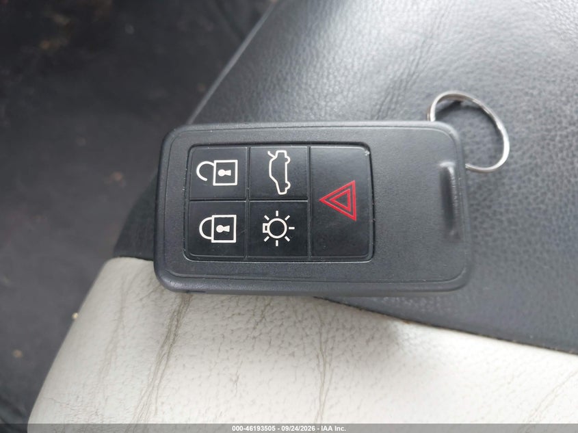 2016 VOLVO V60 CROSS COUNTRY T5 · Фото 11