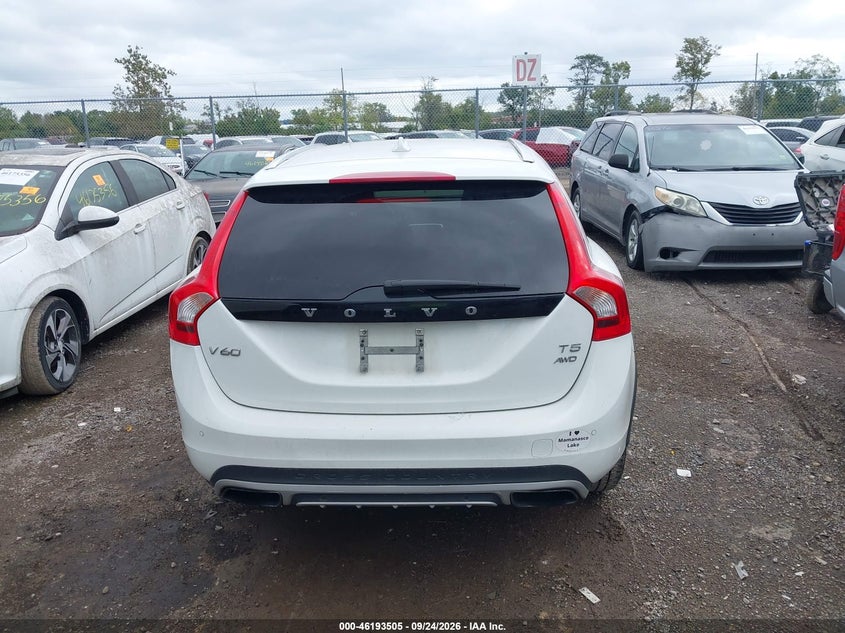 2016 VOLVO V60 CROSS COUNTRY T5 · Фото 16