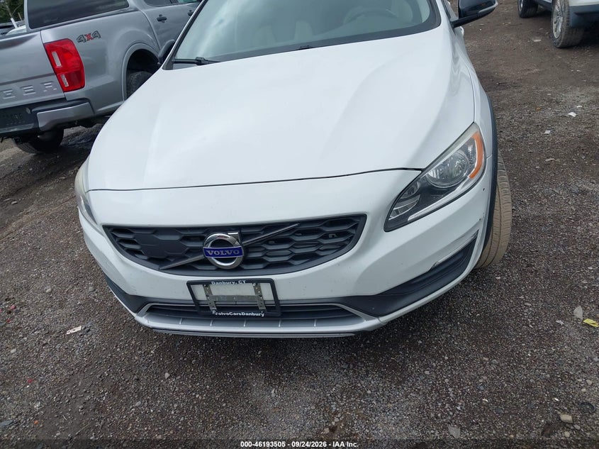2016 VOLVO V60 CROSS COUNTRY T5 · Фото 6
