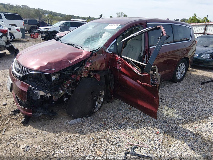 Vin: 2c4rc1dg7hr518880, lot: 46693494, chrysler pacifica touring 20172