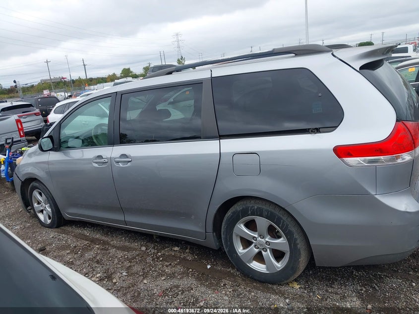 2012 TOYOTA SIENNA LE V6 8 PASSENGER · Фото 14