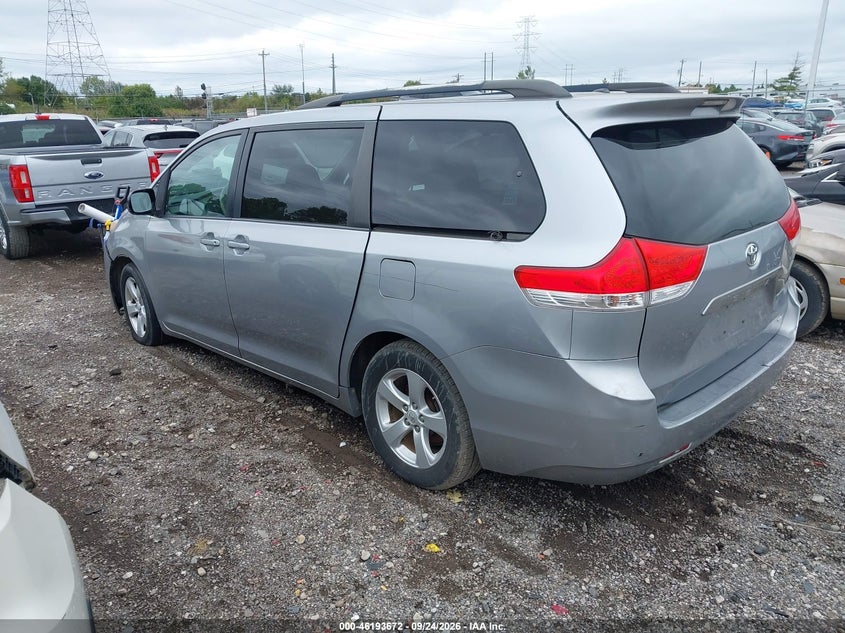 2012 TOYOTA SIENNA LE V6 8 PASSENGER · Фото 3