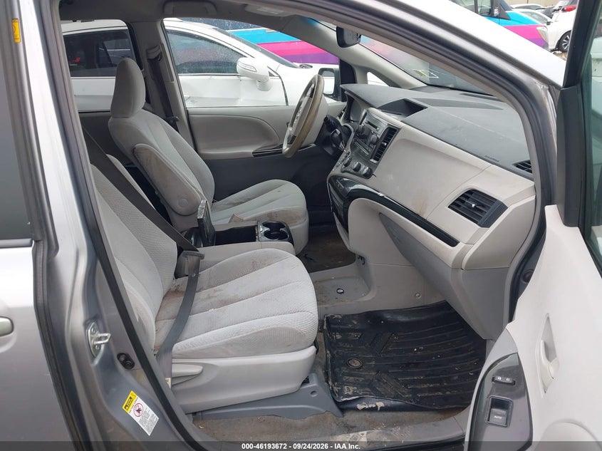 2012 TOYOTA SIENNA LE V6 8 PASSENGER · Фото 5