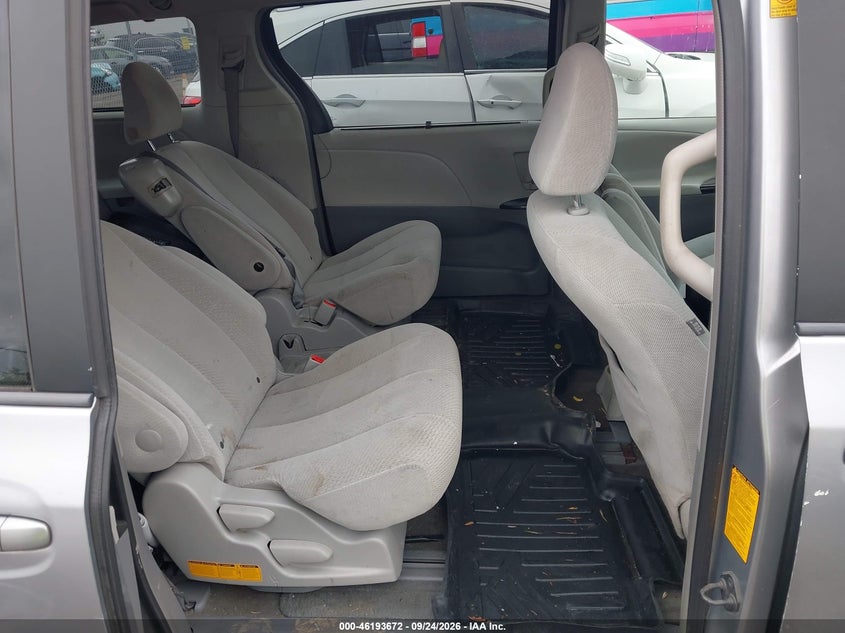 2012 TOYOTA SIENNA LE V6 8 PASSENGER · Фото 8