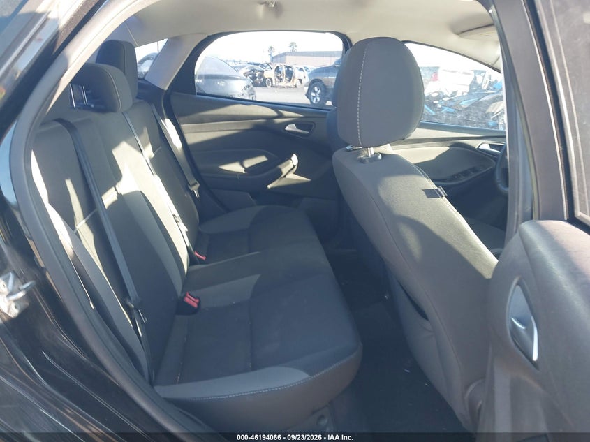 2013 FORD FOCUS SE · Фото 8