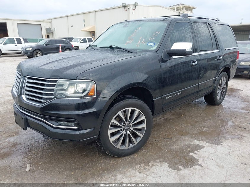 2015 Lincoln Navigator, Normal Wear & Tear, IAAI, VIN 5LMJJ2HT0FEJ09431 — photo 2