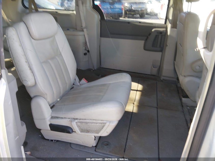 CHRYSLER TOWN & COUNTRY 2008 VIN 2A8HR54P98R134089
