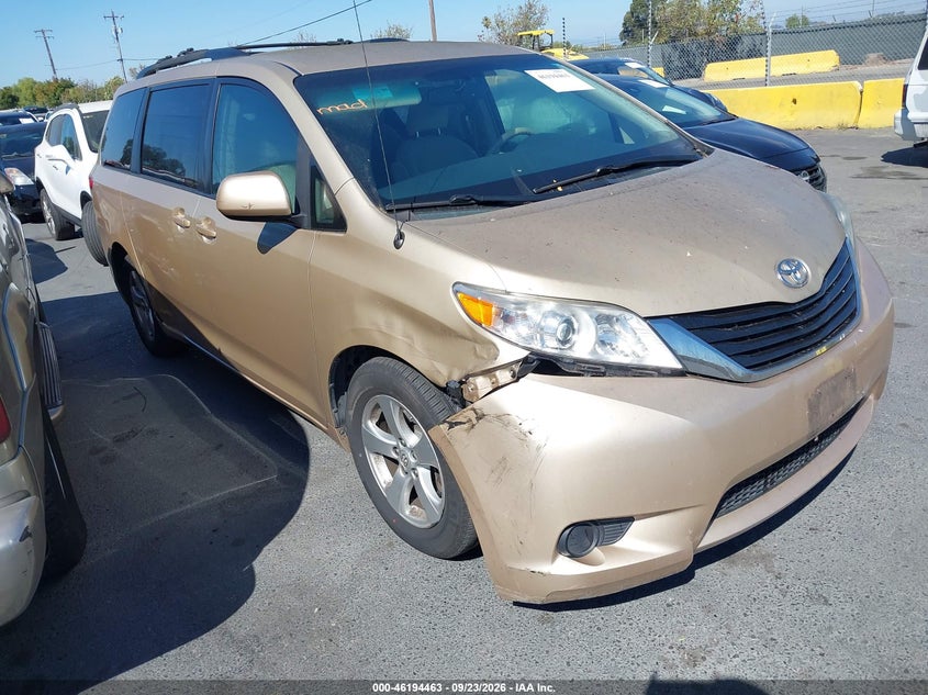 Vin: 5tdkk3dcxes453572, lot: 46694347, toyota sienna le 2014 img_1