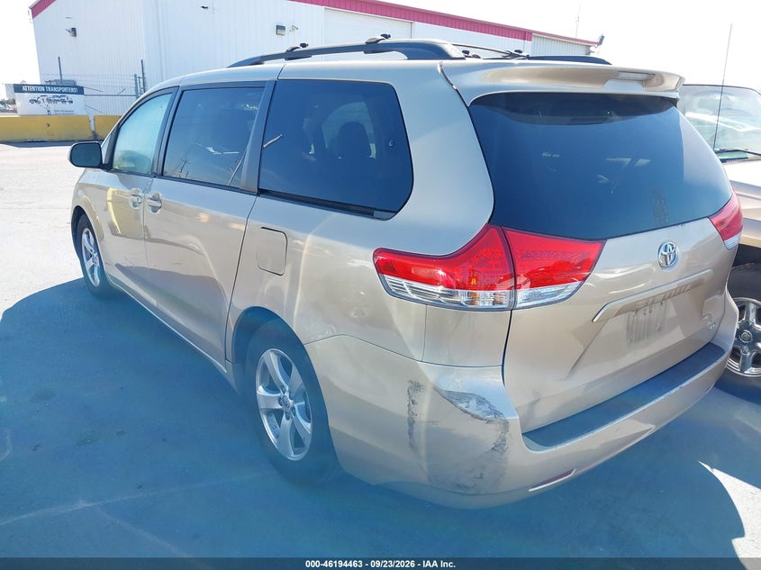 Vin: 5tdkk3dcxes453572, lot: 46694347, toyota sienna le 20143