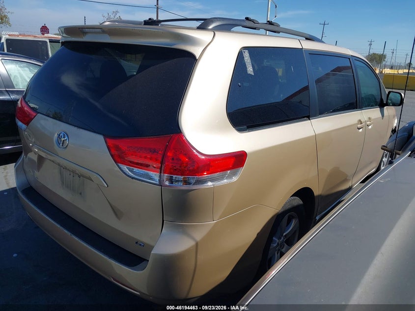 Vin: 5tdkk3dcxes453572, lot: 46694347, toyota sienna le 20144