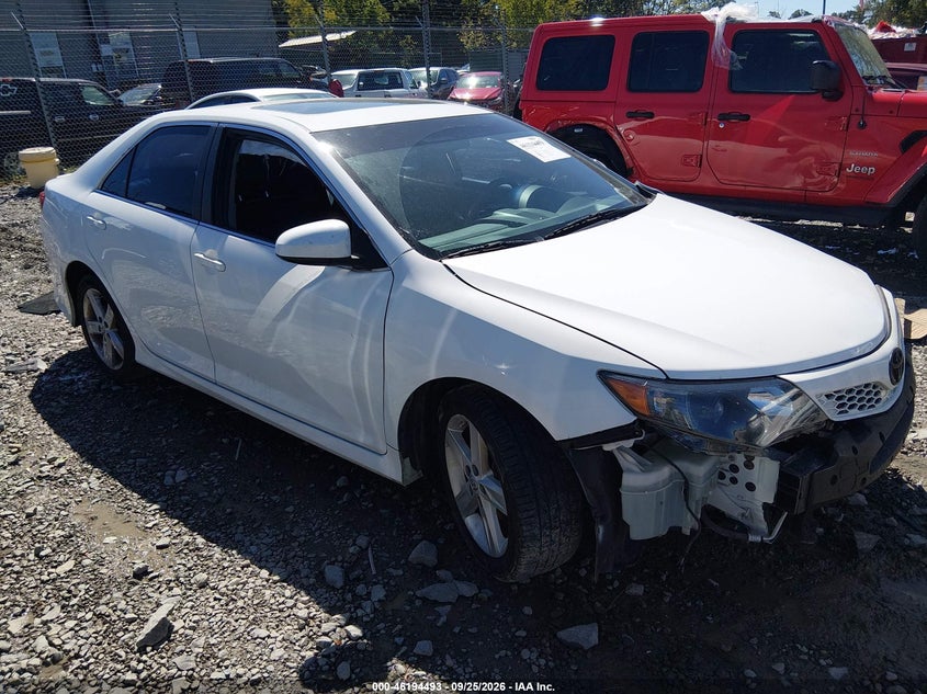 Vin: 4t1bf1fk3eu438884, lot: 46694377, toyota camry se 2014 img_1