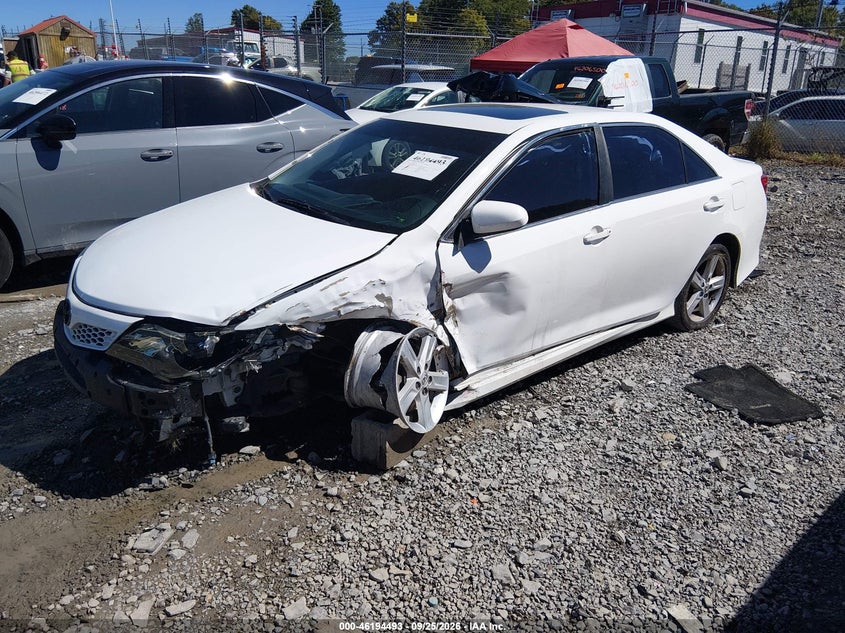 Vin: 4t1bf1fk3eu438884, lot: 46694377, toyota camry se 20142