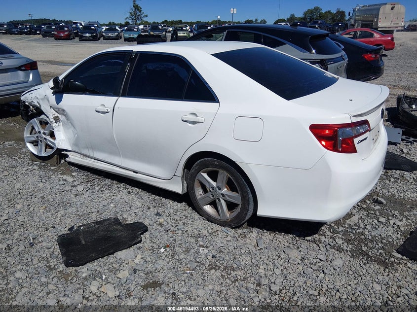 Vin: 4t1bf1fk3eu438884, lot: 46694377, toyota camry se 20143