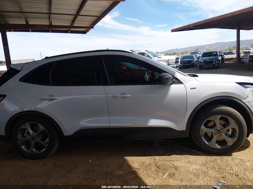 2025 FORD ESCAPE ST-LINE · Photo 14