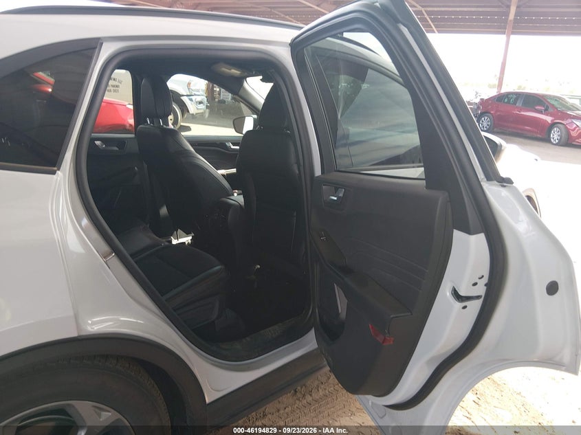 2025 FORD ESCAPE ST-LINE · Photo 8
