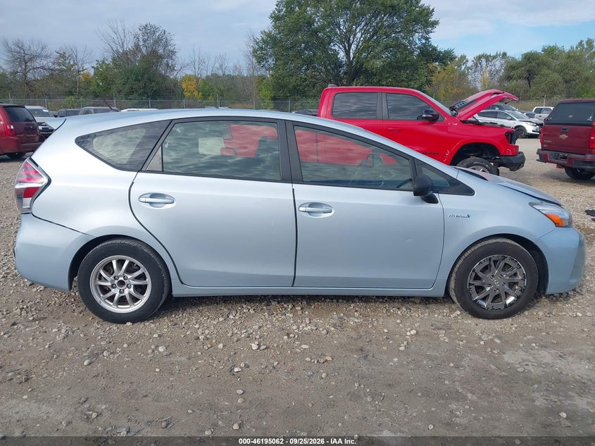 TOYOTA PRIUS V - zdjęcie 13