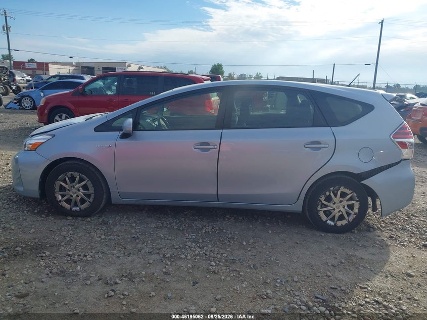 TOYOTA PRIUS V - zdjęcie 14