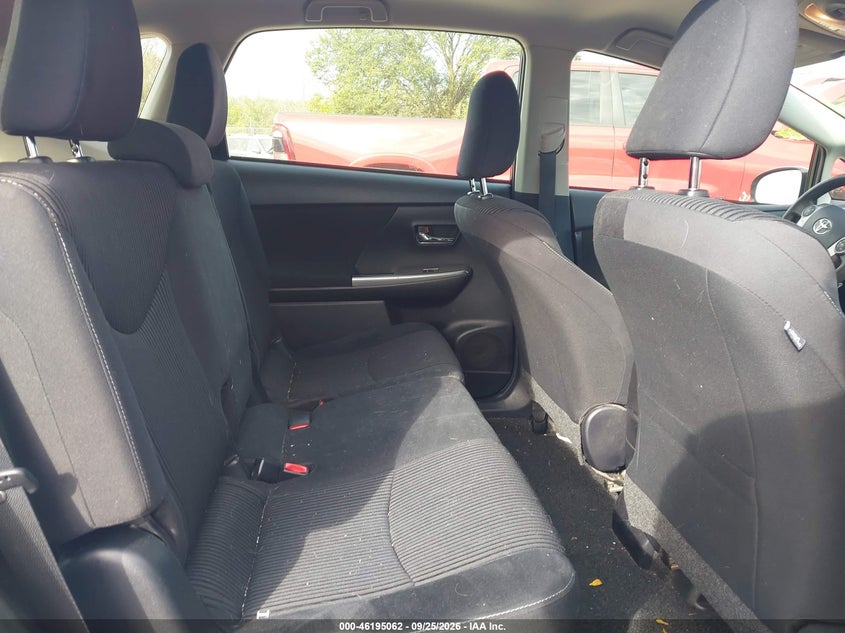 TOYOTA PRIUS V - zdjęcie 8