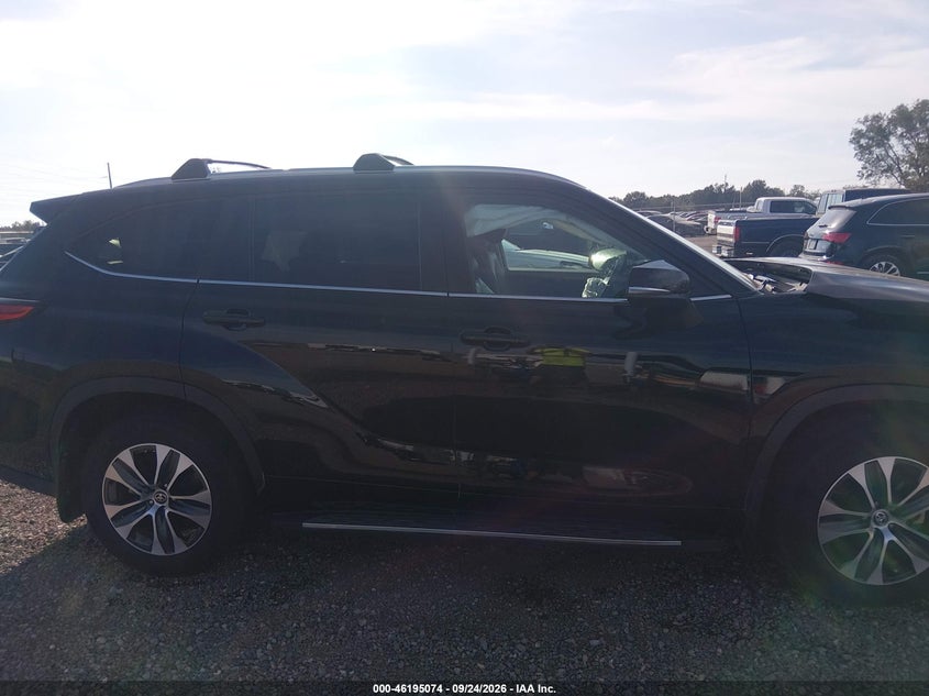 TOYOTA HIGHLANDER - zdjęcie 13