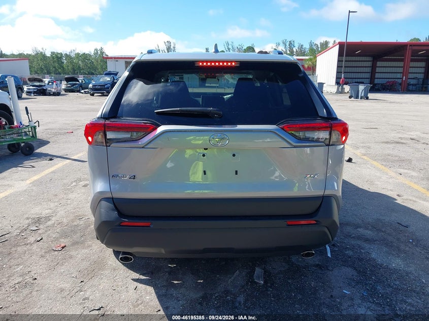 TOYOTA RAV4 - zdjęcie 17