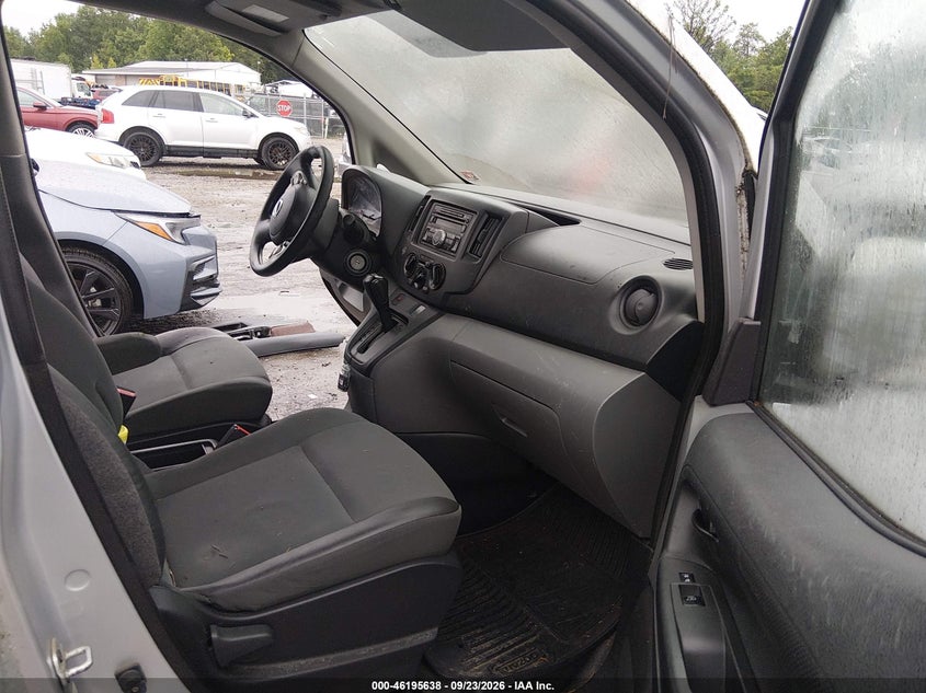 2015 NISSAN NV200 SV · Фото 5