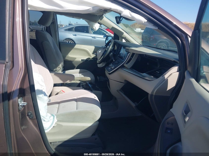 Toyota Sienna - фото 5