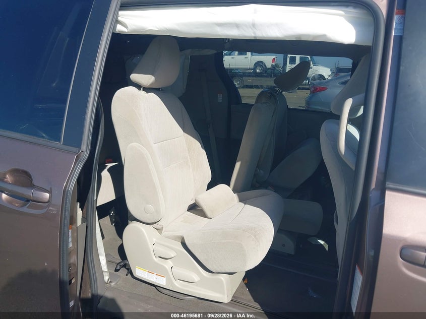 Toyota Sienna - фото 8