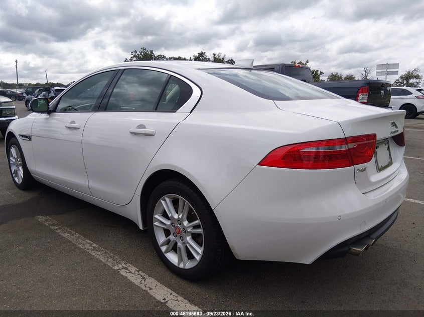 Vin: sajaj4fn1jcp24969, lot: 46695767, jaguar xe 20d premium 20183