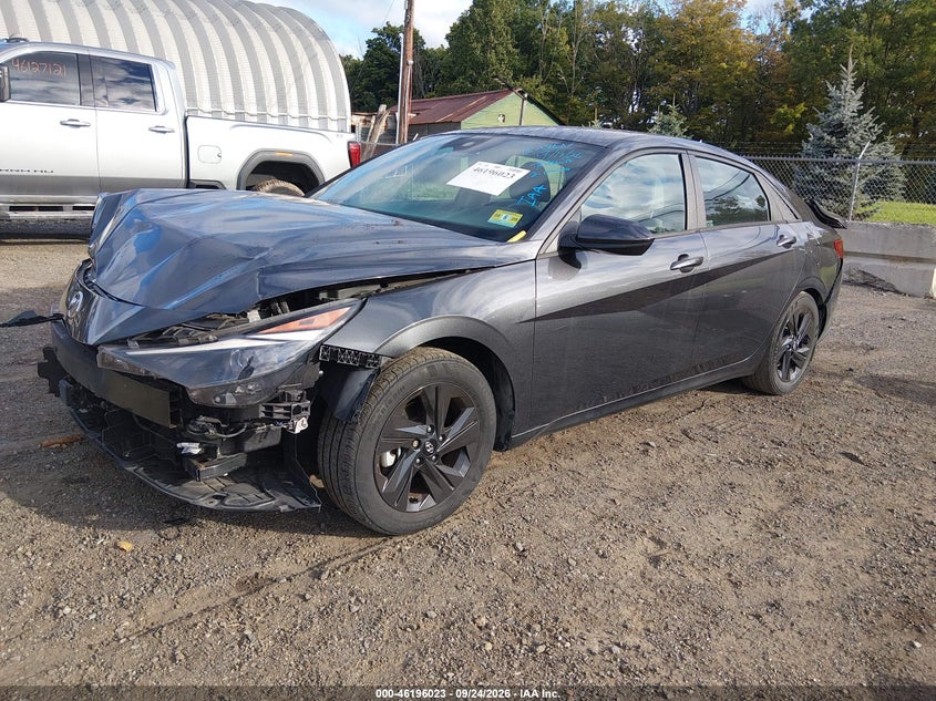 2021 Hyundai Elantra Sel, Front & Rear, IAAI, VIN 5NPLS4AG2MH012654 — photo 2