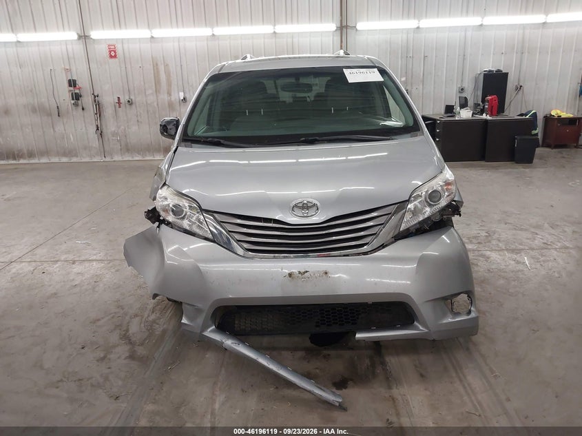 TOYOTA SIENNA - zdjęcie 12