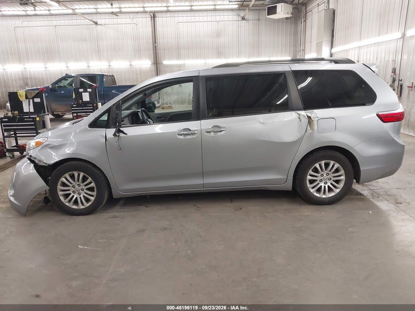 TOYOTA SIENNA - zdjęcie 14