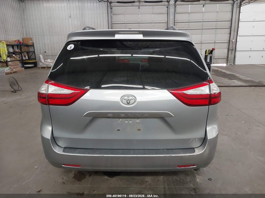 TOYOTA SIENNA - zdjęcie 16