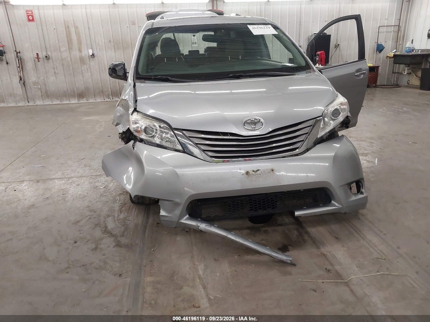 TOYOTA SIENNA - zdjęcie 6