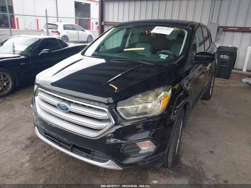 Vin: 1fmcu9gd7hud39448, lot: 46697095, ford escape se 20172