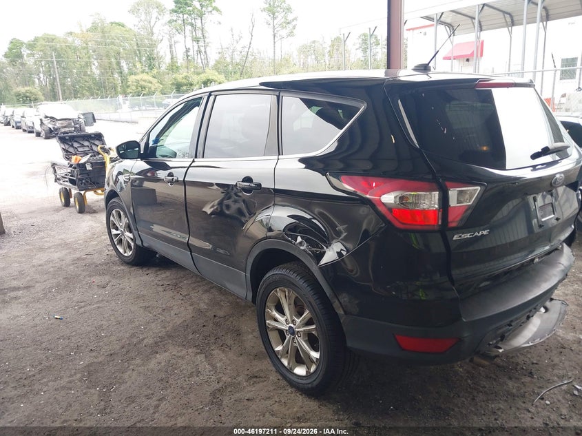 Vin: 1fmcu9gd7hud39448, lot: 46697095, ford escape se 20173