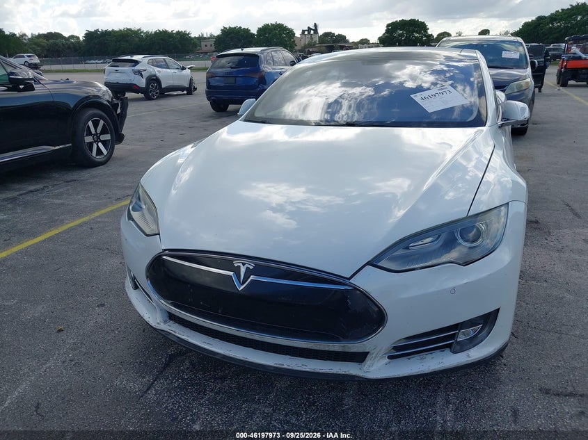 TESLA MODEL S 2013 VIN 5YJSA1DP4DFP25885