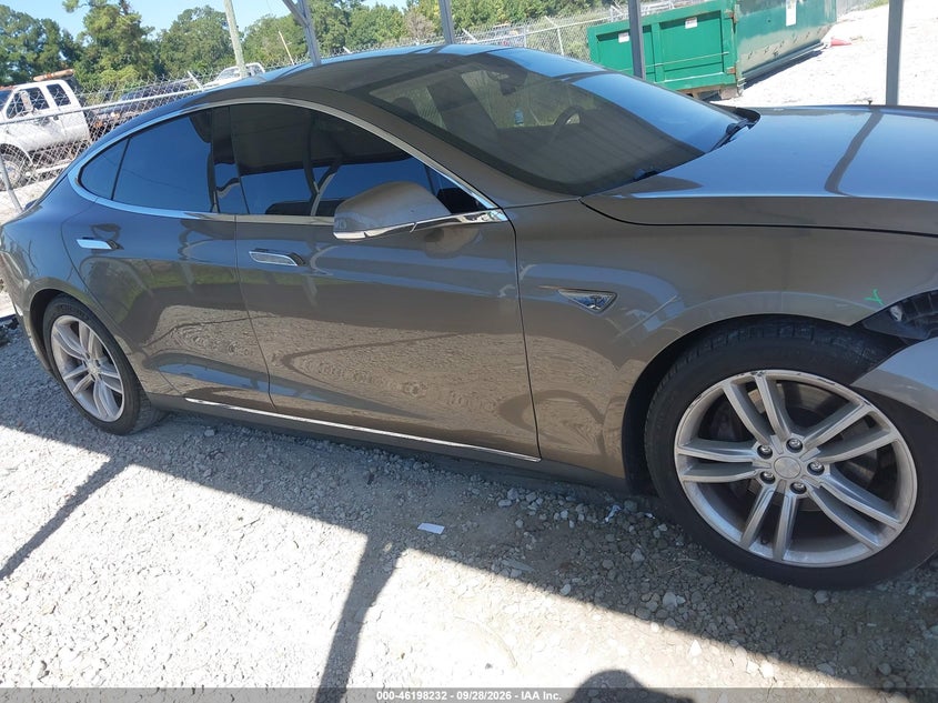 TESLA MODEL S - zdjęcie 12