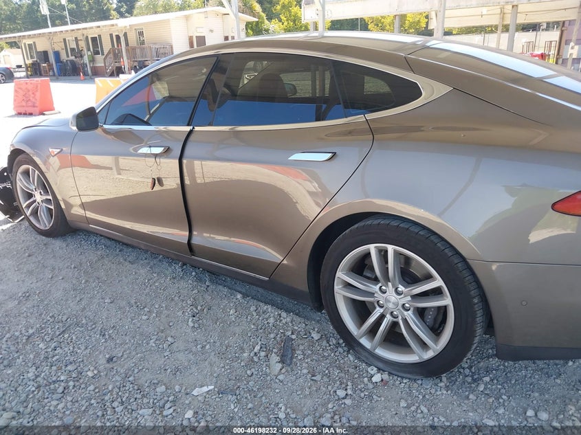 TESLA MODEL S - zdjęcie 13